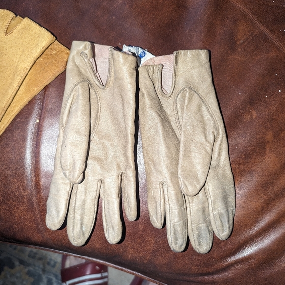 FOWNES LADIES lIGHT TAN LEATHER WINTER GLOVES - Picture 4 of 4